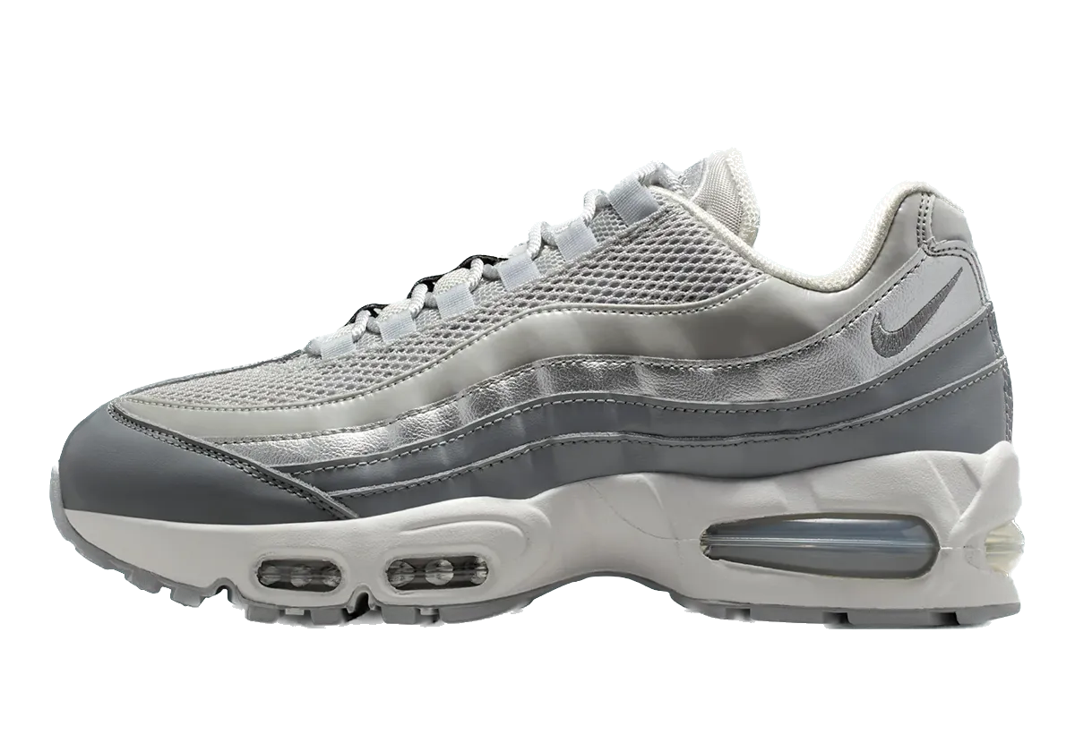 Nike Air Max 95 grise, argent et blanche de 2025.